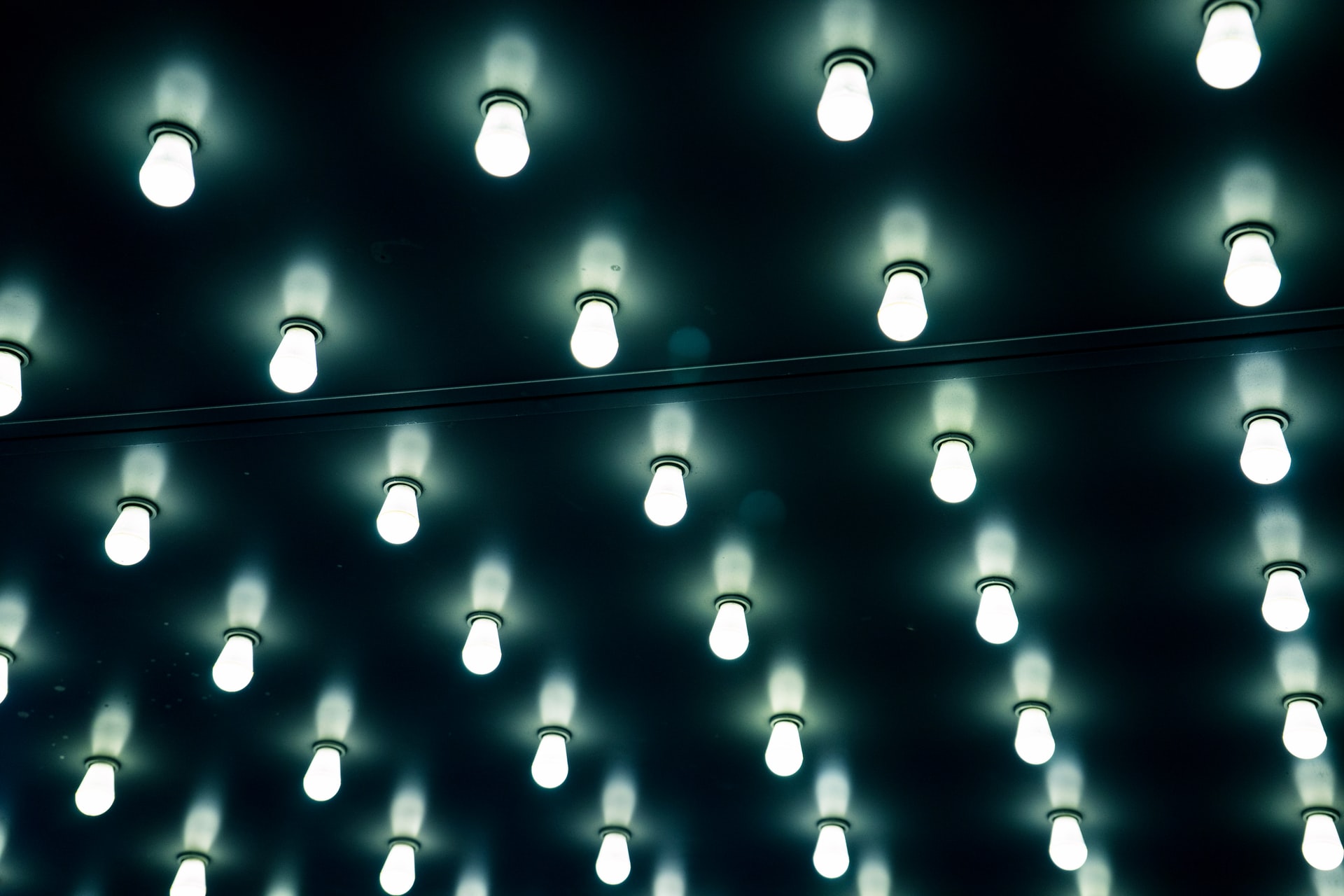 Productos de ferretería en Cuenca como bombillas Led y de halógeno